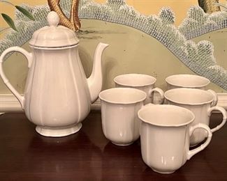 Item 197:  Villeroy & Boch "Chambord" Teapot & 5 Cups: $65 