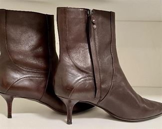 Item 220:  Stuart Weitzman Ankle Boots (size 8B): $45