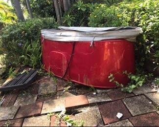 Spa Berr Hot Tub for 2.   Purchased new for $6,900   Dimensions: 92” x 50” x 29”
Water Capacity: 125 Gallons (473 Litres)  Portable
