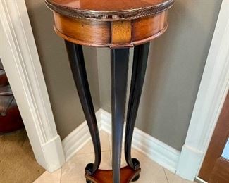 $160 - Seven Seas by Hooker Furniture end table - 14.5d x 26