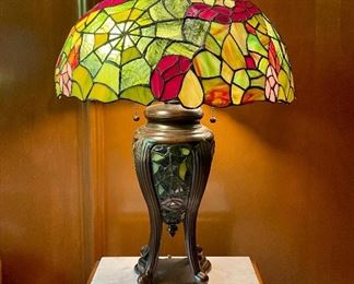 $500 - Beautiful Slag Glass Table Lamp - 18 x 26