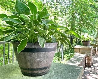 $20 - Round Plastic Outdoor Planter - 15 x 10