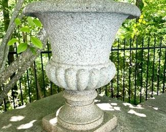 $40 - Outdoor Planter - 16 x 20.5