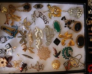 Vintage women's costume jewelry