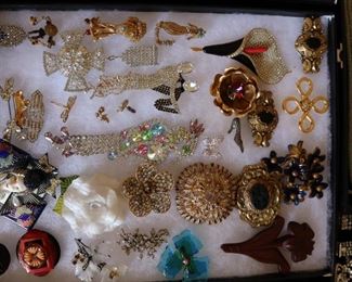 Vintage women's costume jewelry