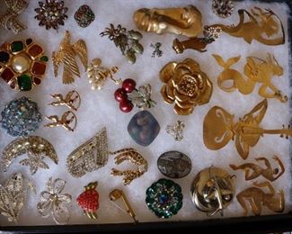 Vintage women's costume jewelry