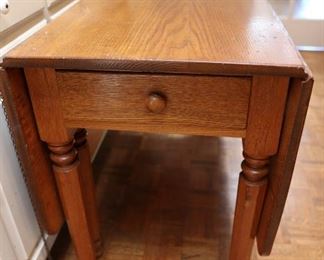Antique gate leg drop leaf table