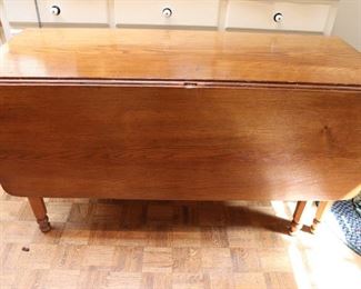 Antique gate leg drop leaf table