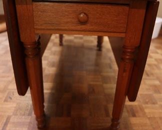 Antique gate leg drop leaf table