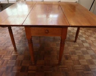 Antique gate leg drop leaf table