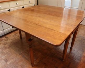 Antique gate leg drop leaf table