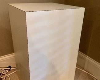 Artwork pedestal/cube