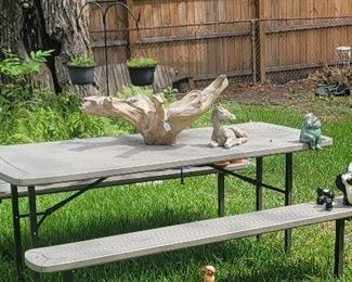 Picnic Table is Made from recycled Plastic