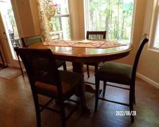 dining table w/4 chairs
