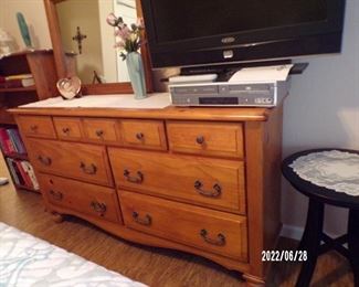 dresser w/mirror, matching bed & night stands