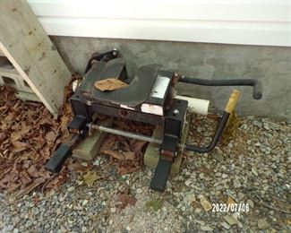 5th wheel thingy for bed of truck