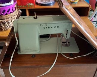 Singer Sewing machine in cabinet 