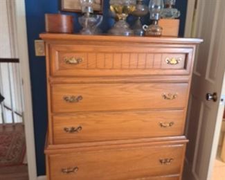Vintage 5-piece Bedroom set (includes Bed, pair nightstands, Chest and Dresser w/mirror)