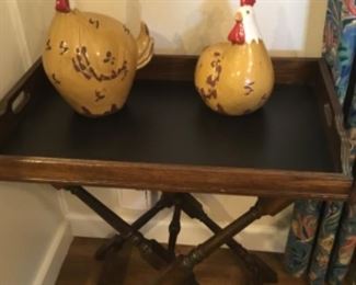 Living Room - Wooden tray & chickens
