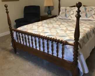 Master bedroom - Footboard