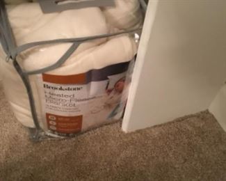 Master bedroom closet - Micro-fiber heated blanket