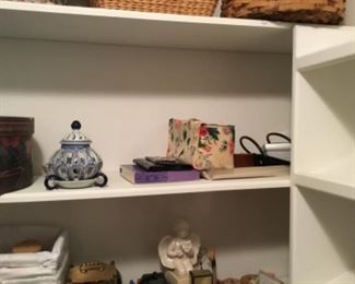 Master bedroom closet - Decor & miscellaneous 