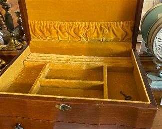 Inside of men’s large jewelry case