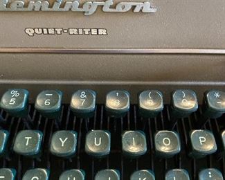 Remington Vintage typewriter in case