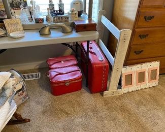 Set of Amelia Earhart red luggage - 3 pieces - priced per piece