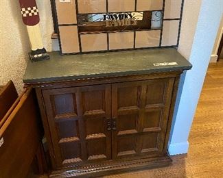 Hallway table & decor