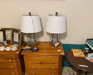 Matching night stands & 2 matching lamps 
