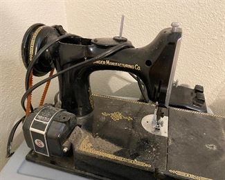 Singer 221 Featherweight sewing machine