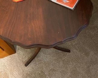 Pie crust small table 