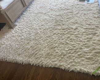 White shag area rug, 9’x 13’