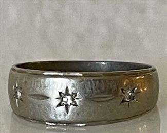 Antique 10k White Gold Band With (3) Small Diamonds Etched Star Pattern Size 8 (4g)