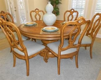 Thomasville 58 inch round dining room table with six chairs $695