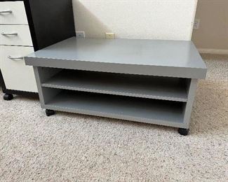 Neat multi-use shelving w/ rollers