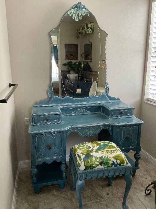 Stunning vanity with stool. 