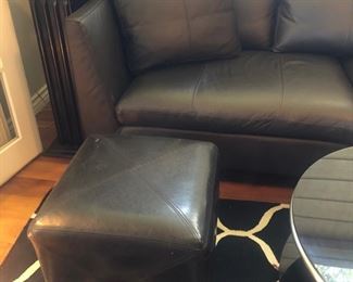 Black leather sofa - exc. condition