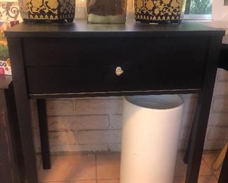 Accent table, ceramic pots