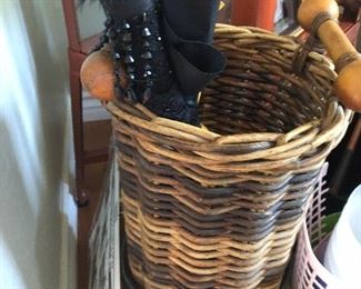 Wicker umbrella holder