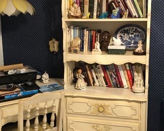 Tge modular bookshelf , corner desk 