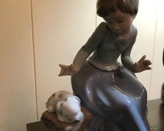 Girl with puppy NAO by LLADRO 