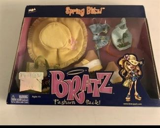 Bratz Doll Spring Blitz Fashion Pack NIB 2003