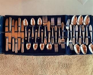 Silverplate flatware set