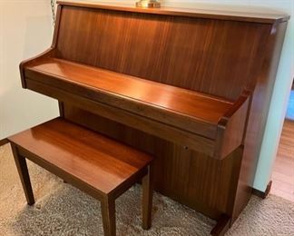 Very nice, clean and well maintained Kimball upright piano. This item is available IMMEDIATELY! Please call to inquire.