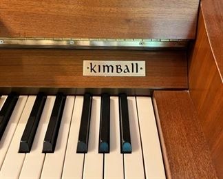Very nice, clean and well maintained Kimball upright spinet piano. This item is available IMMEDIATELY! Please call to inquire.