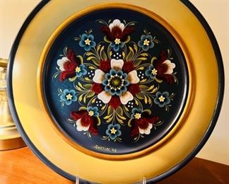 Very nice rosemal wood plate