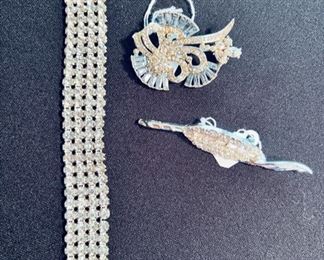 Gorgeous vintage Art Deco rhinestone belt(25 1/2” long) and rhinestone brooches