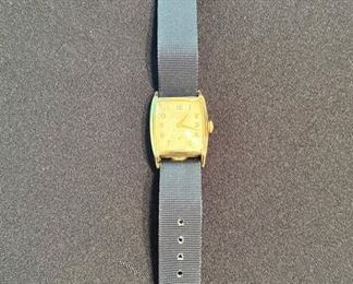 Vintage men’s Hamilton 10kt rolled gold plate wrist watch in working condition